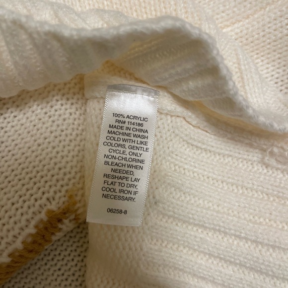 St. John's Bay Cream Sweater with Tan Star - Picture 6 of 7